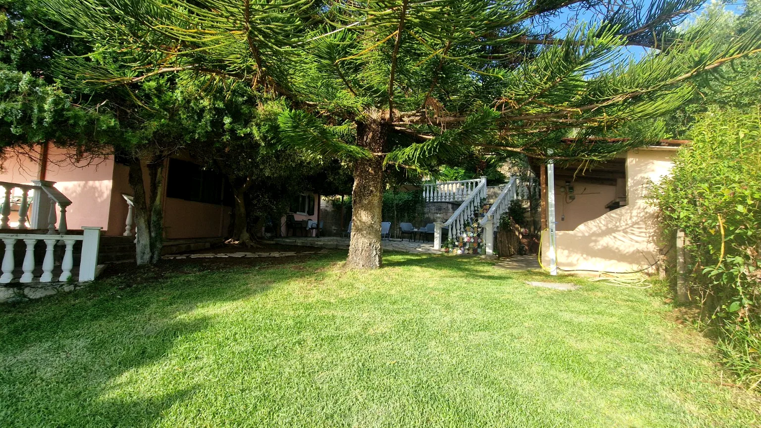 Outdoor seating with parasol and sun loungers at Il Prato, Villa Vanda