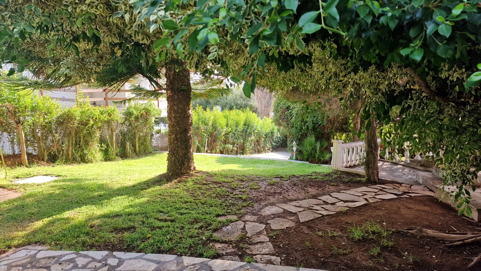 Shaded garden and stone path near Il Prato, Villa Vanda